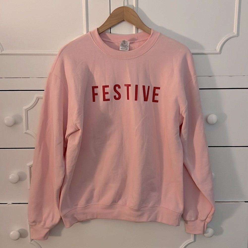 NWOT Festive Sweatshirt Size Medium